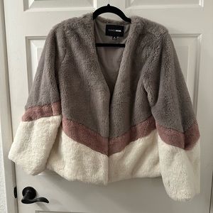 ❤️ BOGO Plush 3 tone Jacket Size Medium